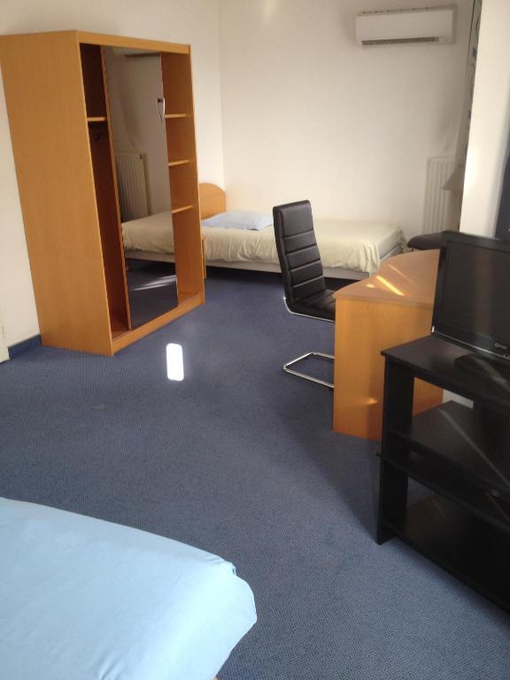 Amadeus Hotel Sarreguemines Oda fotoğraf